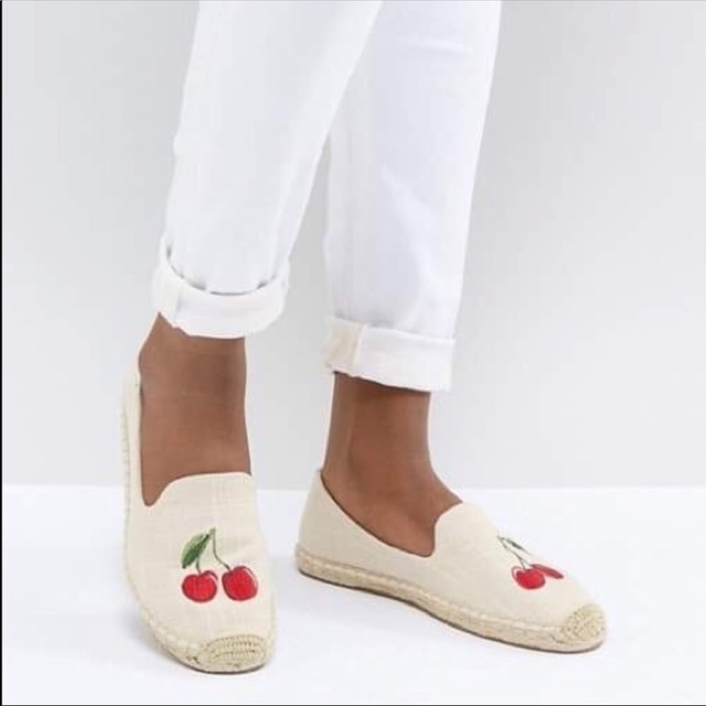 BRAND NEW Soludos Cherries Smoking Slipper size 8